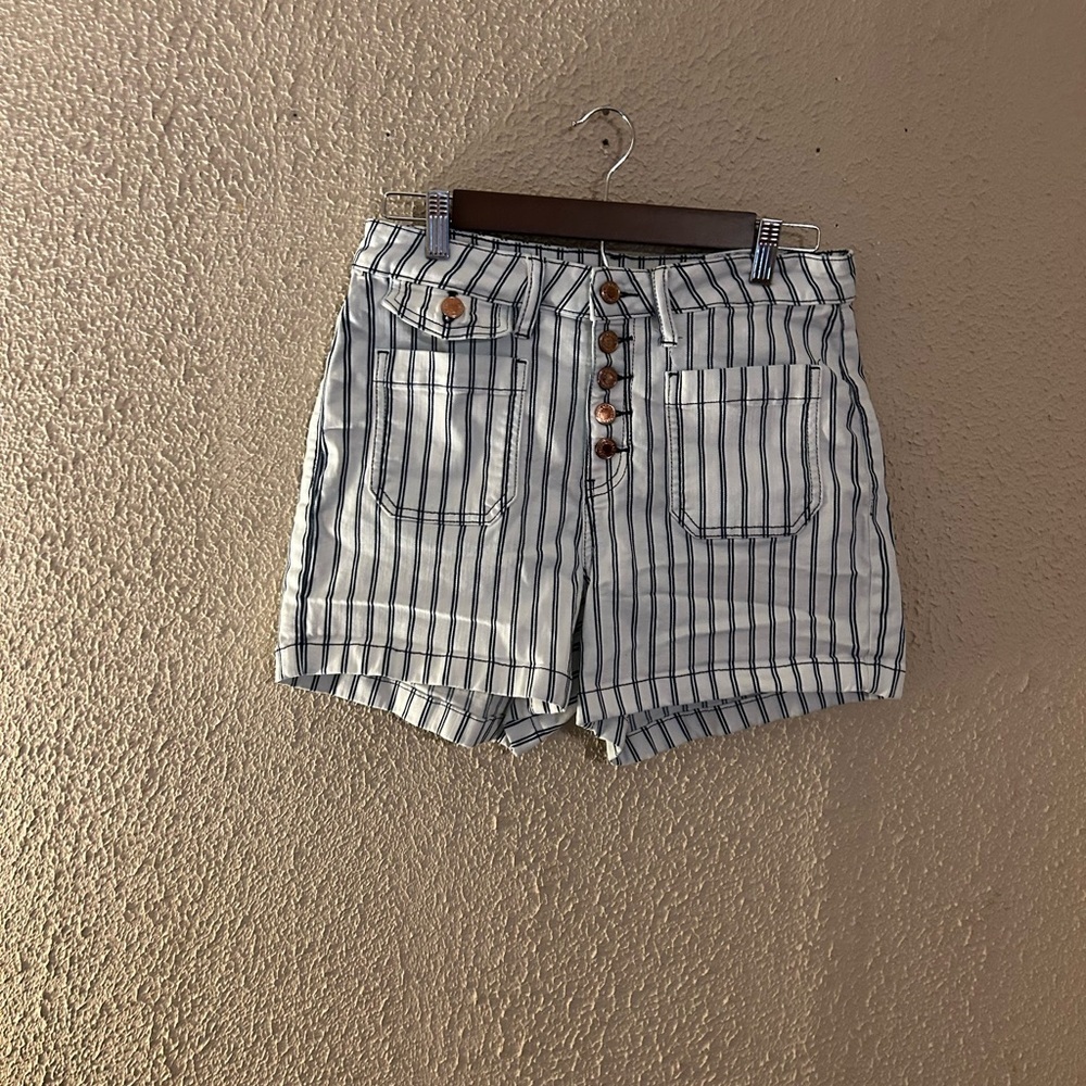 Judy Blue High Waisted White Navy Blue Stripe Shorts Rose Gold Buttons Size L